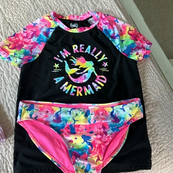 3 bikini bottoms and one bikini and swim shirt. These are all sold as a set - Picture 5 of 5